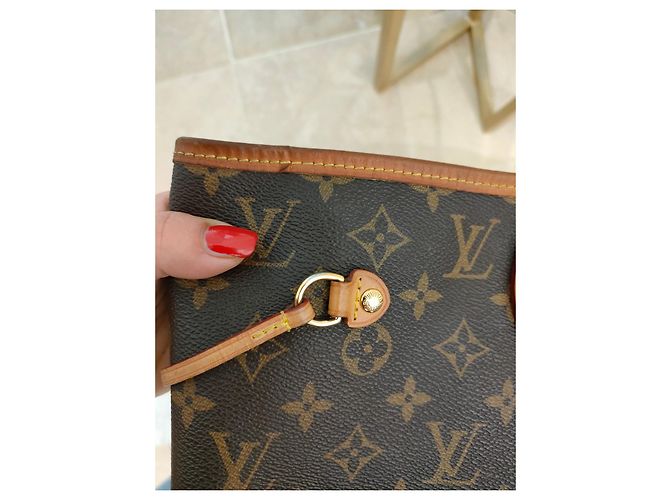 Louis Vuitton Neverfull in pelle di struzzo marrone - vista 3