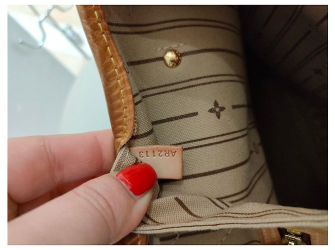 Louis Vuitton Neverfull in pelle di struzzo marrone - vista 6