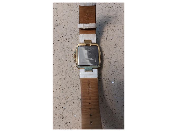Relógio Guess com pulseira de couro branco - vista 3