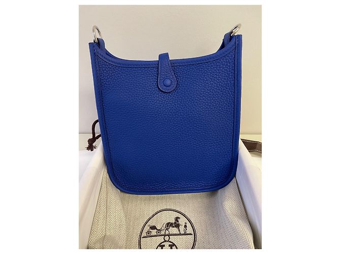Clutch Hermès Evelyne 16 in pelle blu - vista 2