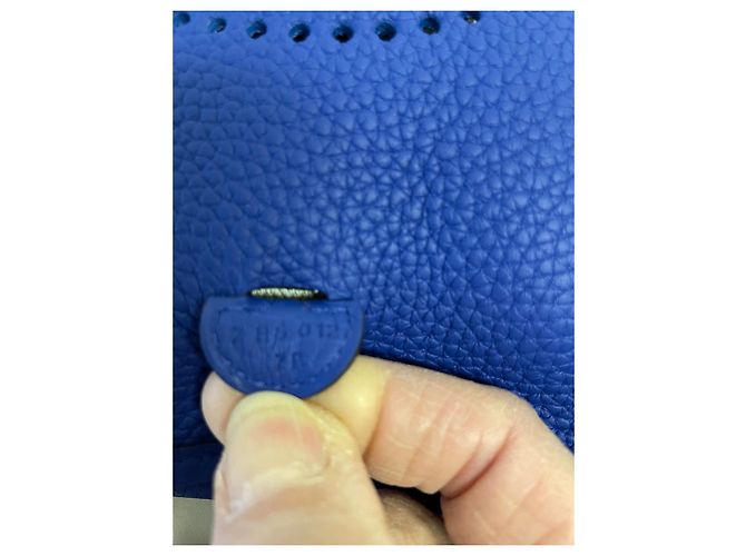 Clutch Hermès Evelyne 16 in pelle blu - vista 4