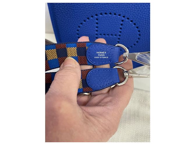 Clutch Hermès Evelyne 16 in pelle blu - vista 5