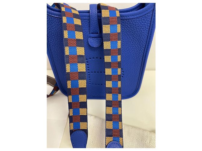 Clutch Hermès Evelyne 16 in pelle blu - vista 6