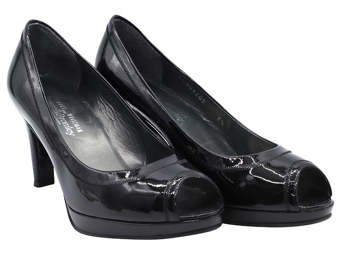 Stuart Weitzman x Russel Bromley Peep-Toe Pumps en Charol Negro - vista 2
