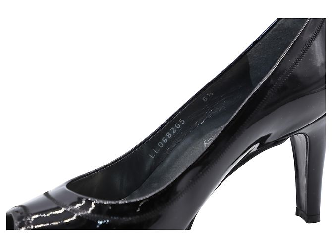 Stuart Weitzman x Russel Bromley Peep-Toe Pumps en Charol Negro - vista 5