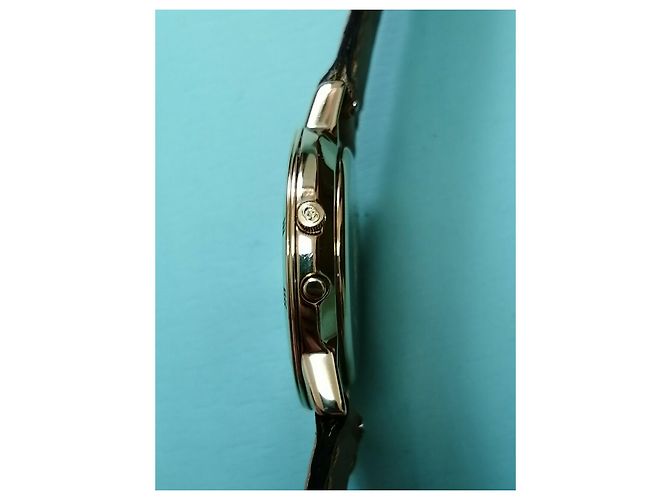 Relógio Gucci 3800 Relógio de pulso M Chrono Dourado - vista 4