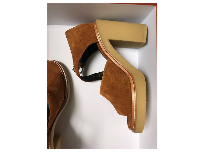 Sandali Hermès Drew in pelle scamosciata marrone chiaro - vista 3