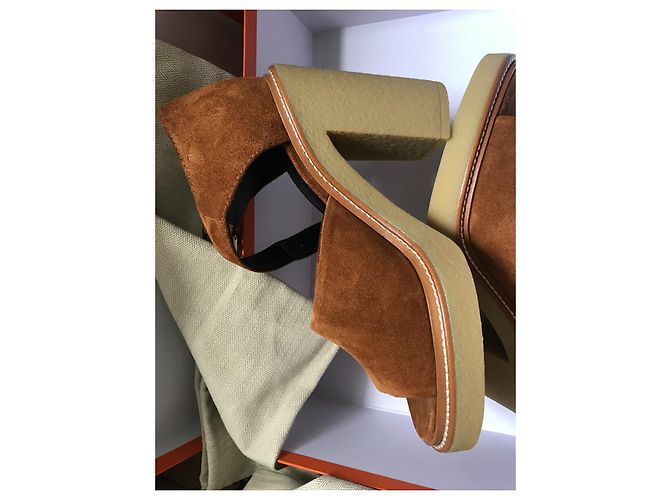 Sandali Hermès Drew in pelle scamosciata marrone chiaro - vista 4