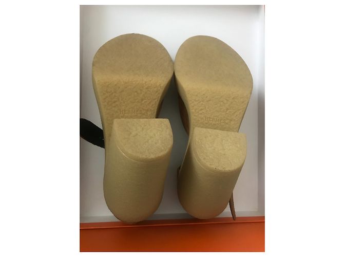 Sandali Hermès Drew in pelle scamosciata marrone chiaro - vista 6