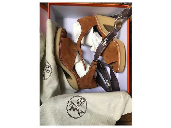 Sandali Hermès Drew in pelle scamosciata marrone chiaro - vista 8