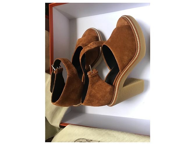 Sandali Hermès Drew in pelle scamosciata marrone chiaro - vista 9