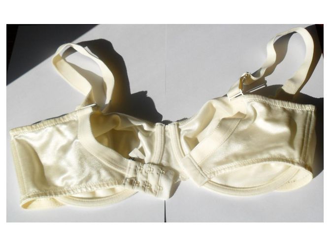 Autre Marque Sujetador push-up Chantelle beige de encaje - vista 2