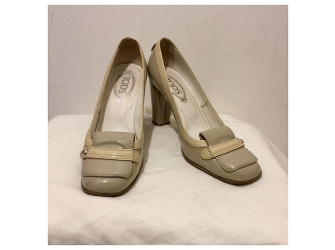 Pumps aus Lackleder mit Schichtabsatz von Tod's Grau Taupe - Ansicht 2
