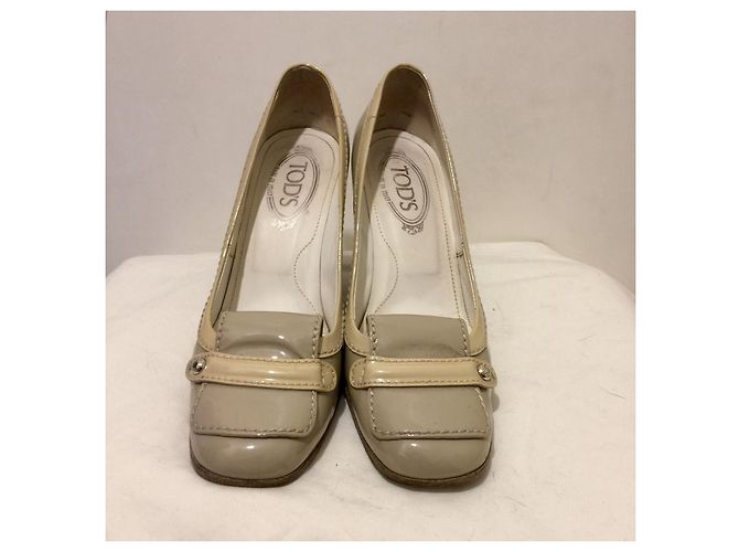 Pumps aus Lackleder mit Schichtabsatz von Tod's Grau Taupe - Ansicht 3