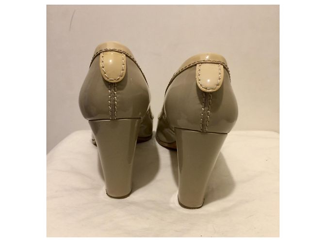 Pumps aus Lackleder mit Schichtabsatz von Tod's Grau Taupe - Ansicht 4