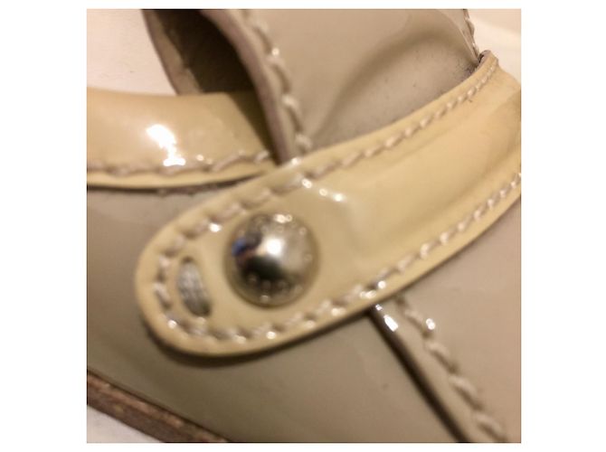 Pumps aus Lackleder mit Schichtabsatz von Tod's Grau Taupe - Ansicht 7