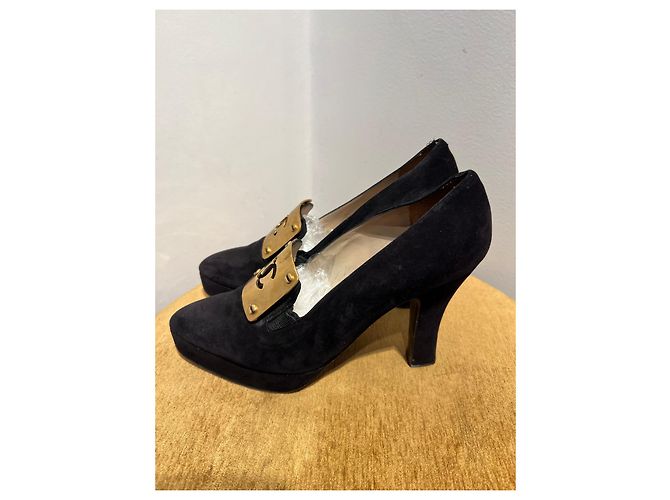 Chanel Heels Black Gold hardware - view 5