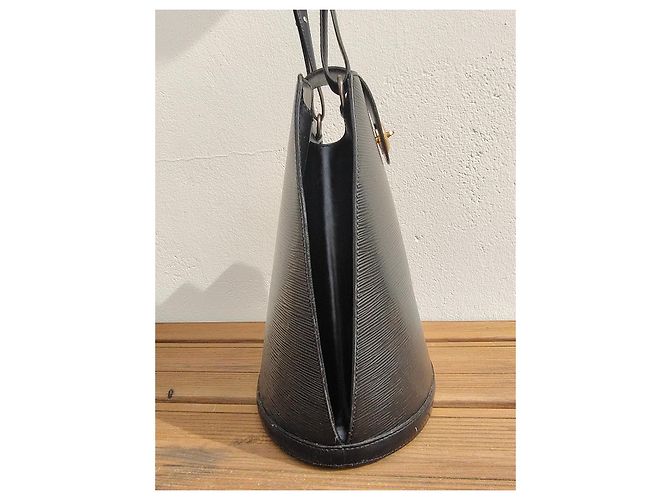 Louis Vuitton Cluny in pelle epi nera Nero - vista 8