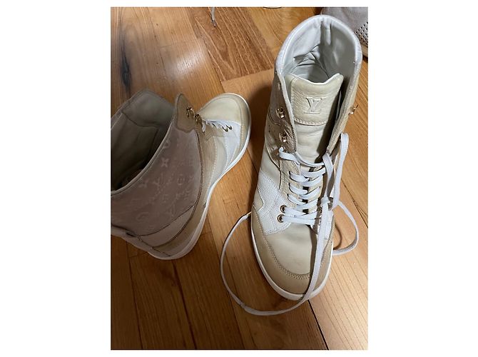 Louis Vuitton Calfskin Suede Monogram Cliff Bianco sporco - vista 5
