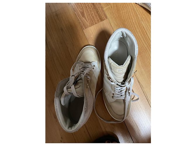 Louis Vuitton Calfskin Suede Monogram Cliff Bianco sporco - vista 7