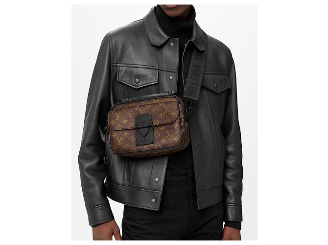 Sac messager Louis Vuitton S Lock monogramme marron - vue 4