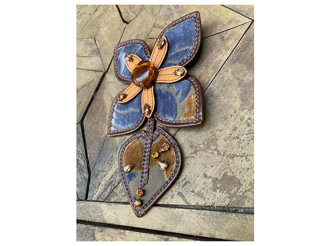 Sublime broche grande de Miu Miu - vista 2