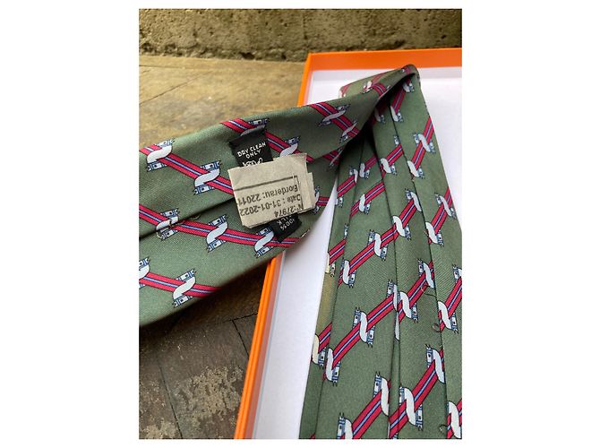 Stupenda cravatta con cavalli Hermès Rosso Cachi - vista 4