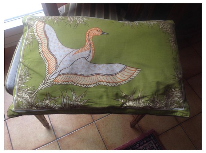 Cojín Hermès de seda verde con motivo de pájaro - vista 7
