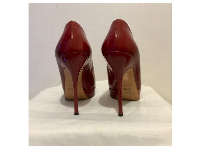 Gucci Hochhackiger Lackpumps in Dunkelrot mit stützendem Plateau Bordeaux - Ansicht 2