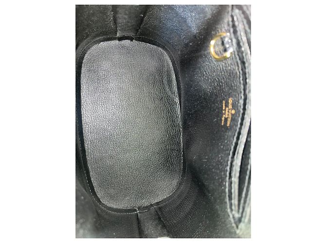 Borsa a tracolla Louis Vuitton Alma in pelle di coccodrillo lucida nera Nero - vista 11