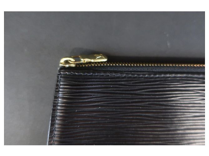 LOUIS VUITTON - Pochette "Accessorio" in pelle Epi nera Nero - Ansicht 4