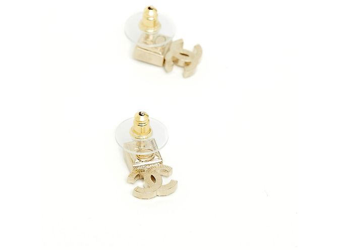 Chanel GOLDENER QUADRATISCHER STUD UND CC - Ansicht 4