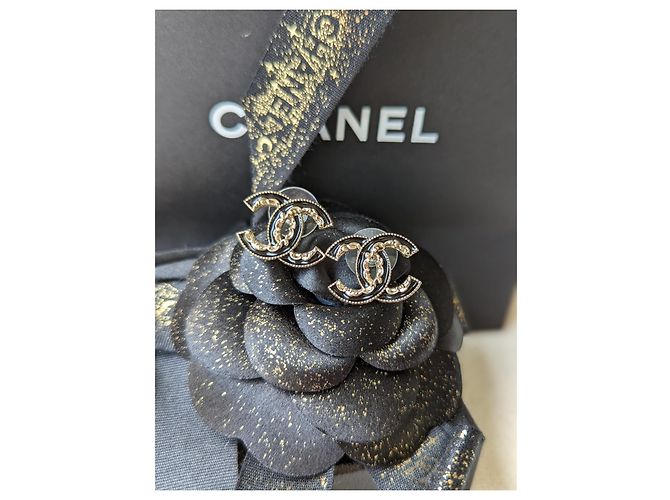 Chanel CC B15Orecchini GHW con logo V in smalto nero - vista 3