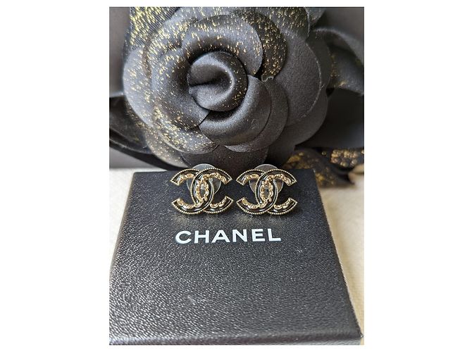 Chanel CC B15Orecchini GHW con logo V in smalto nero - vista 5