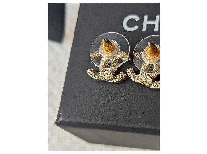Chanel CC F19Scatola per orecchini con logo hardware dorato in cristallo V Timeless D'oro - vista 8