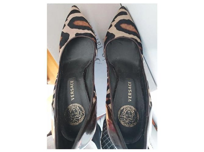 Décolleté Versace Leopardato in Pelle Vernice 37 Stampa leopardo - vista 10