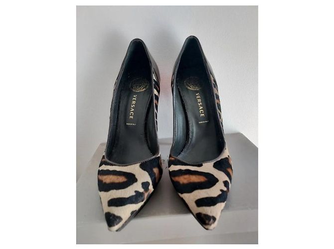 Décolleté Versace Leopardato in Pelle Vernice 37 Stampa leopardo - vista 8