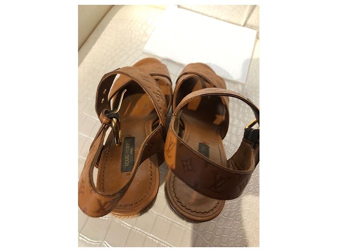 Louis Vuitton Sandales compensées Marron clair - vue 8