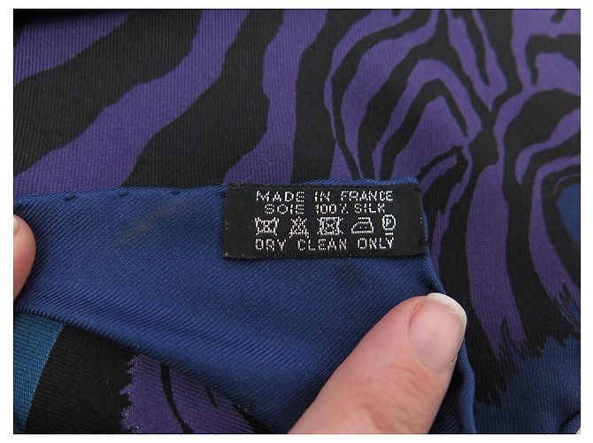 Hermès HERMES ZEBRA PEGASUS GAVROCHE QUADRATISCHER SCHAL 45 SCHALBOX AUS SEIDE + SEIDE Marineblau - Ansicht 10