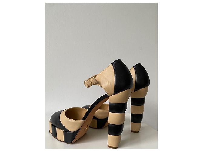 Sandali Chanel bicolore in pelle nero e beige - vista 3
