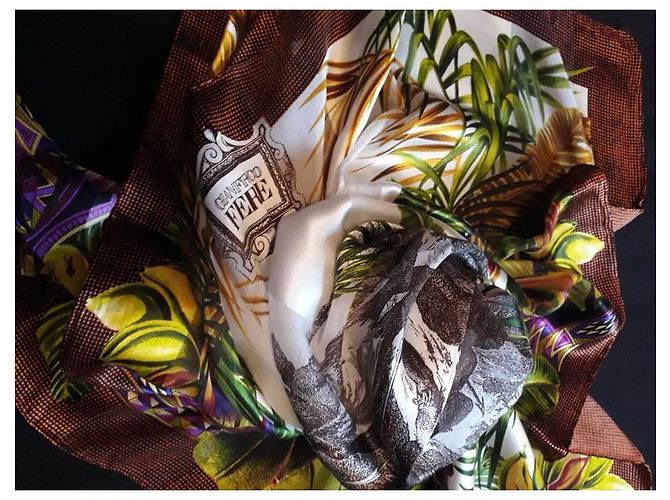 Gianfranco Ferré Seidenschal aus Satin Eggshell Aus weiß - Ansicht 5