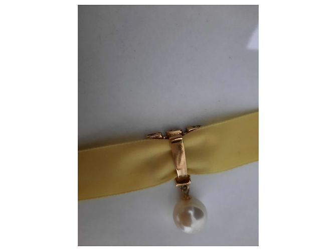 Collana chocker Valentino Garavani in velluto giallo con perla D'oro - vista 3