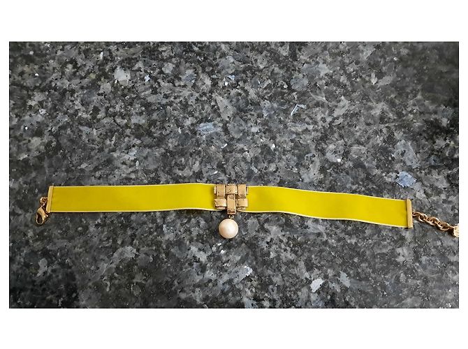 Collana chocker Valentino Garavani in velluto giallo con perla D'oro - vista 8