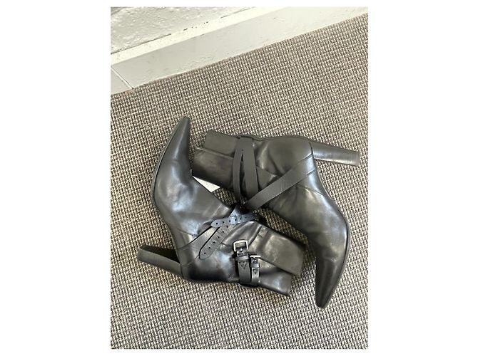 Hermès HERMES Black leather ankle boots - view 10