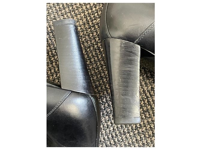 Hermès HERMES Black leather ankle boots - view 9
