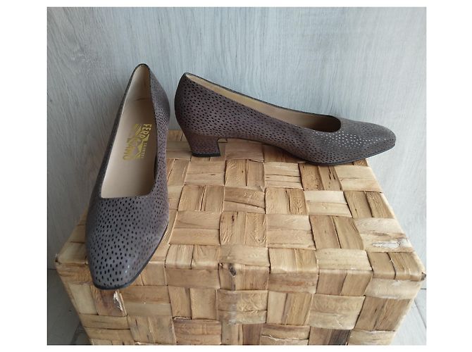 Décolleté Salvatore Ferragamo in pelle marrone - vista 2