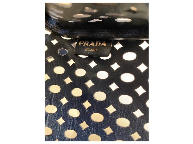 Borsa bowling Prada in pelle verniciata traforata blu - vista 14