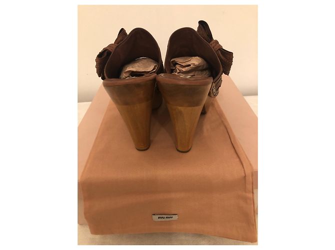 Zoccoli Miu Miu in pelle marrone - vista 3