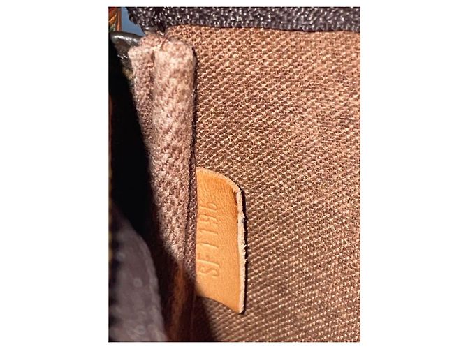 Louis Vuitton Mini pochette accessoire Chocolat - vue 2