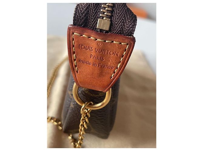Louis Vuitton Mini pochette accessoire Chocolat - vue 4